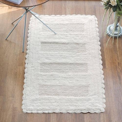 Так тепло и уютно, когда просто стелить его на пол. 02