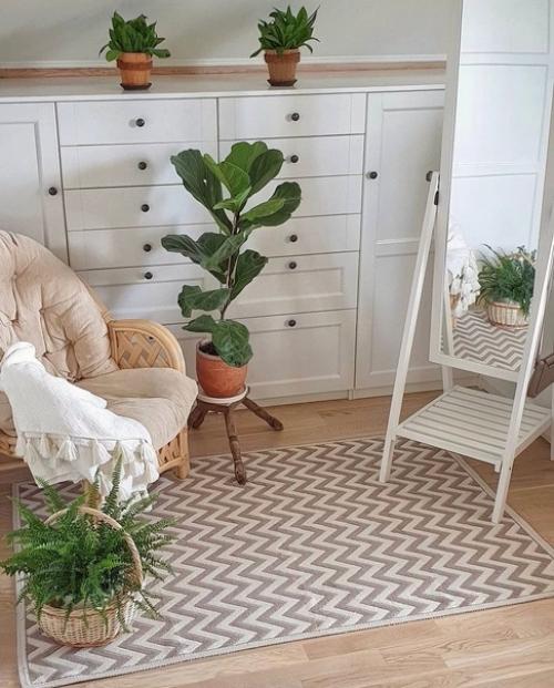 У вас потрясающий дом, еще немного добавить цвета, расставить акценты: здесь оттенить, это перекрасить и будет просто шик! 04