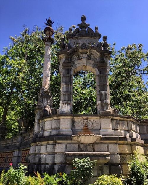 Массандровский дворец расположен в Крыму, на северо-востоке от Ялты, около небольшого поселка массандра. 05