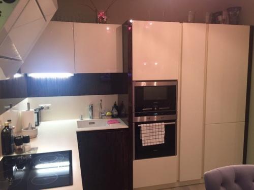 Здравствуйте!  Хочу показать вам нашу кухню. 01