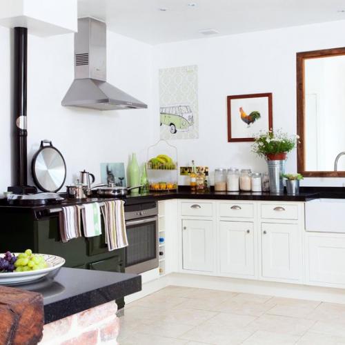 Кирпичная кладка в сочетании с белым цветом - почти классика в дизайне интерьеров. 02