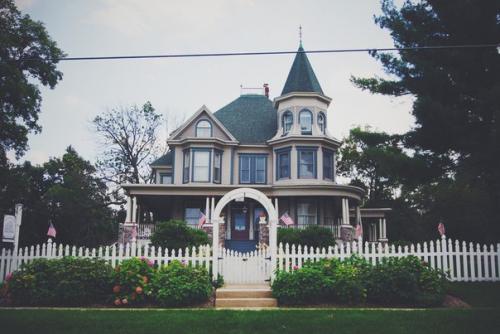 15 мест из культовых фильмов, где можно побывать в реальности. 05