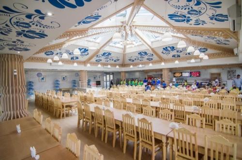 Озёрный.  Детский лагерь Озерный является одним из четырех лагерей комплекса прибрежный, был открыт 4 июля 1962 года. 03