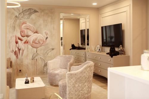 Элегантный интерьер кухни - гостиной в светлой цветовой гамме. 06