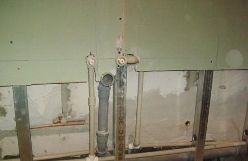 Чем отделать стены в ванной комнате: популярные отделочные материалы. 03