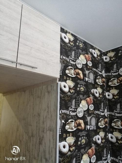 Ну такое.  В каждой комнате пестрые обои и совершенно нет единого стиля. 01