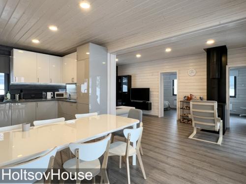 Интерьеры дома из предыдущей публикации - растущий из 4 модулей, большая кухня - гостиная (34 кв. 02