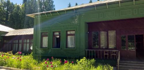 Сталинская дача на озере Рица. 02