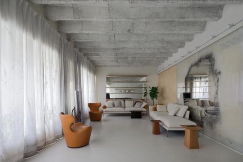 Белый лофт с зеркальными поверхностями в Загребе ч. 1. 01