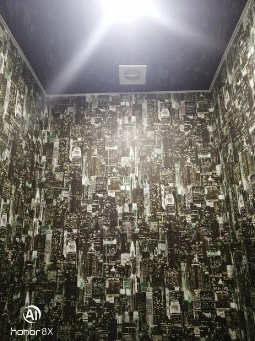 Ну такое.  В каждой комнате пестрые обои и совершенно нет единого стиля. 03