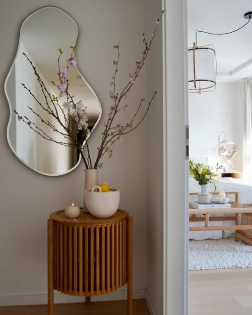 Приятные бежевые оттенки и теплые акценты из дерева в интерьере современнооо дома. 05