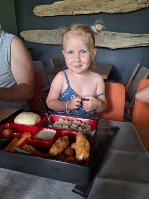 Посетили азиатскую кухню, грузинскую, морской ресторан, и конечно пивной паб. 08