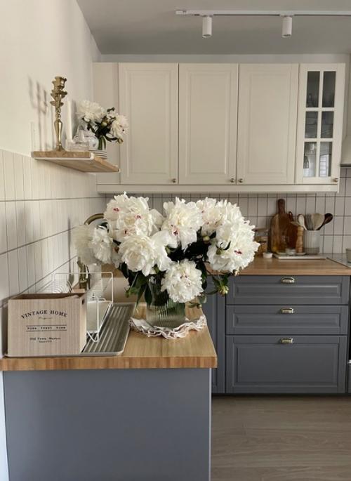 Уютная кухня - гостиная в скандинавском стиле, оформленная без помощи профессионального дизайнера. 03