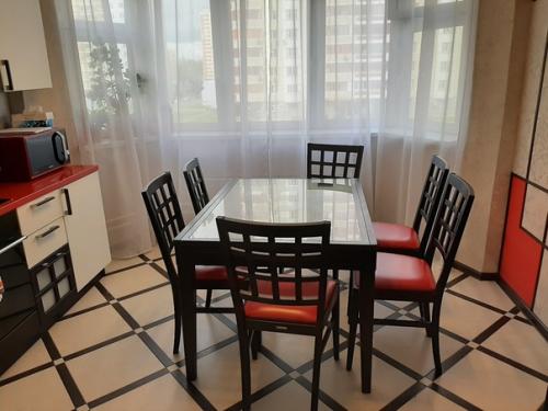 Кухне пол года, есть пару недоработок и еще пару идей.  