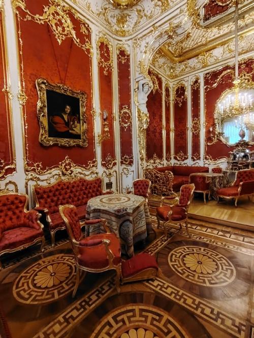 Будуар был частью покоев императрицы Марии Александровны, супруги Александра II. 02