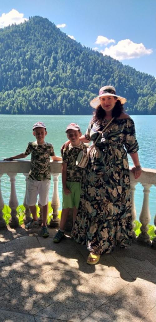 Сталинская дача на озере Рица. 05