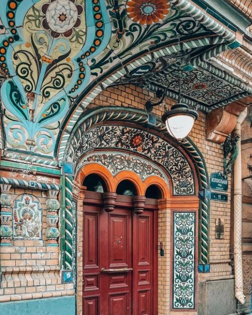 Арт - пространство квартира номер 6 помещается в доме архитектора Никонова на колокольной улице, 11. 04