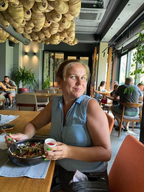 Посетили азиатскую кухню, грузинскую, морской ресторан, и конечно пивной паб. 09