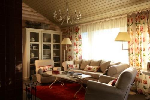 Небольшой бревенчатый дом. 06