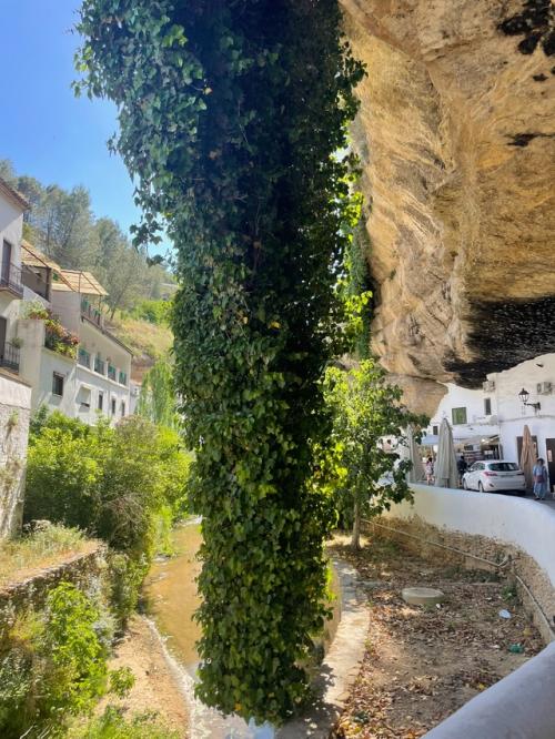 Сетениль де лас бодегас - город, спрятанный под скалой. 01 Сетениль де лас бодегас - город, спрятанный под скалой. 01