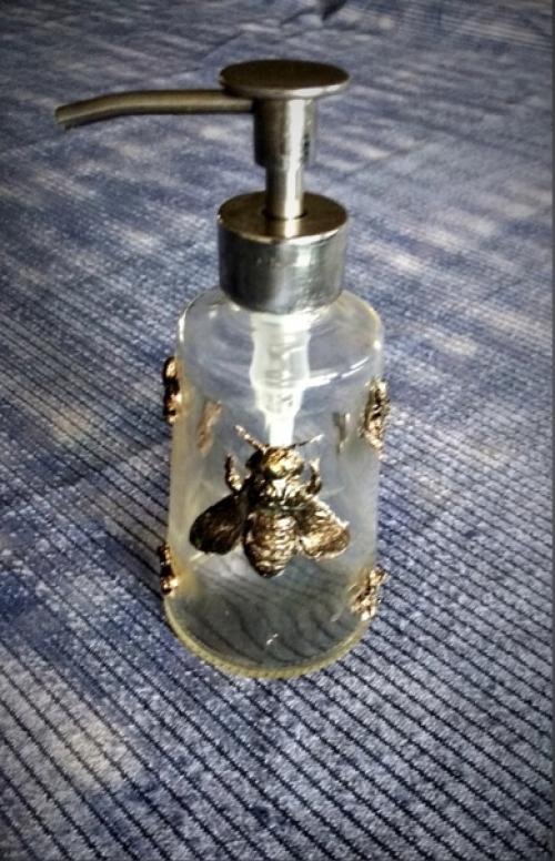 Целый день лил дождь, и от скуки.