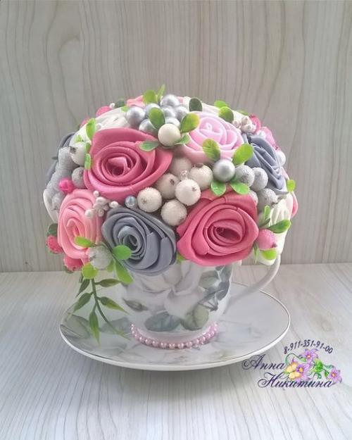 В интерьере спальни или гостиной оттенки светло-розового означают нежность, женственность, а более яркие - страстность, бескорыстие, доброту. 02