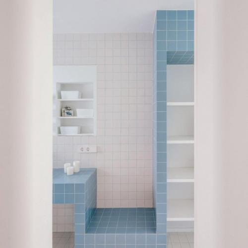 Первый раз квартиру с такой большой домашней библиотекой вижу. 04