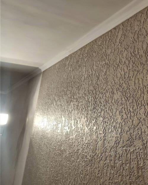 Делали с мужем ремонт в прихожке и решили не обои клеить, а фактурную штукатурку сделать. 06