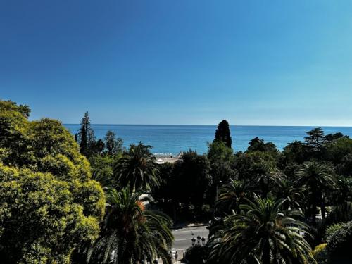 Гагрипш.  Наверное, самый известный ресторан в Абхазии, расположенный в приморском парке старой Гагры. 04