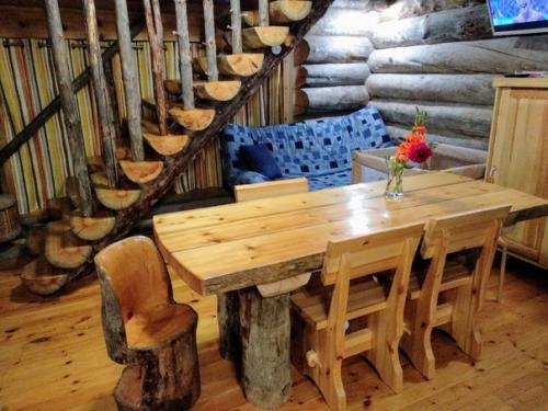 Наша кухня - столовая в доме из сухостойной карельской сосны. 02