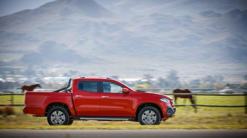 Автоновости - обзоры.   Х - класс - новый рамный Мерседес по цене паркетника. 01