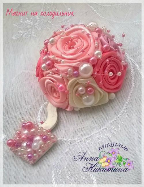 В интерьере спальни или гостиной оттенки светло-розового означают нежность, женственность, а более яркие - страстность, бескорыстие, доброту. 08