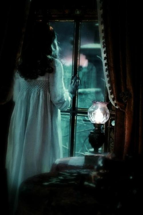 Продолжение.  Вдруг Лариса споткнулась, но сзади стоявший армакс успел подхвотить подругу, тем самым не дав ей упасть. 01