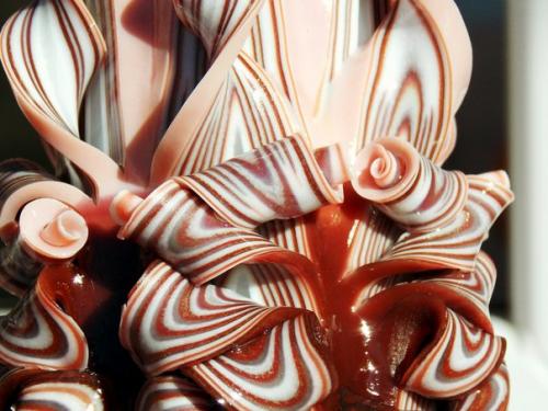 Резные свечи ручной работы являются теплым и светлым подарком для самых любимых и близких людей. 05