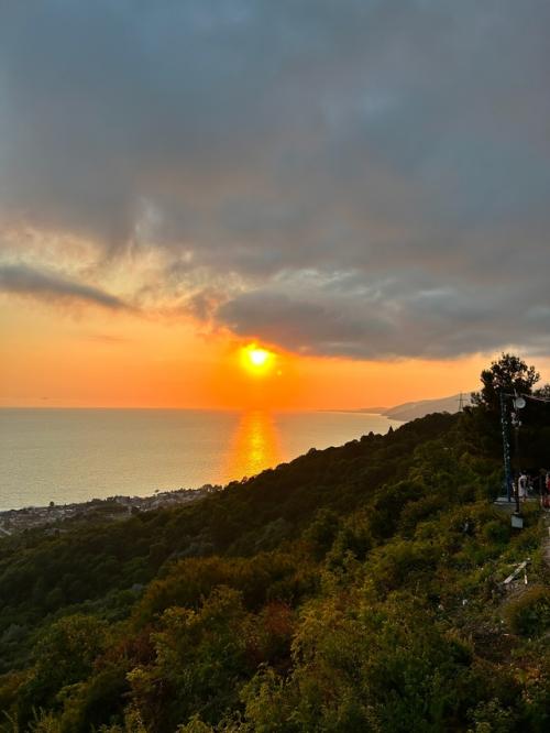 Гагрипш.  Наверное, самый известный ресторан в Абхазии, расположенный в приморском парке старой Гагры. 01