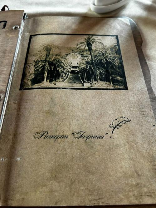 Гагрипш.  Наверное, самый известный ресторан в Абхазии, расположенный в приморском парке старой Гагры. 02