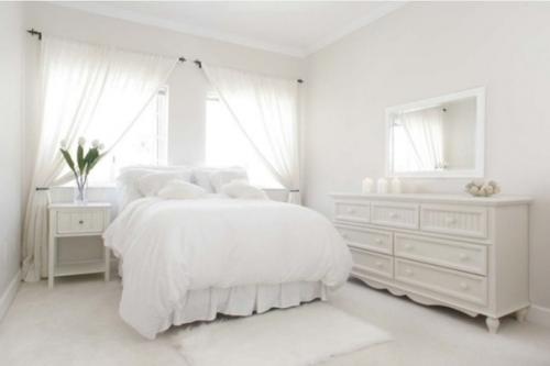 Спальной комнате всегда уделяется большое внимание при ремонте в доме. 01