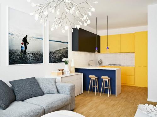 Сочетание желтого и синего цветов создают яркий, контрастный интерьер. 01
