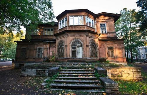 Прогулка по заброшенным особнякам Петербурга. 01