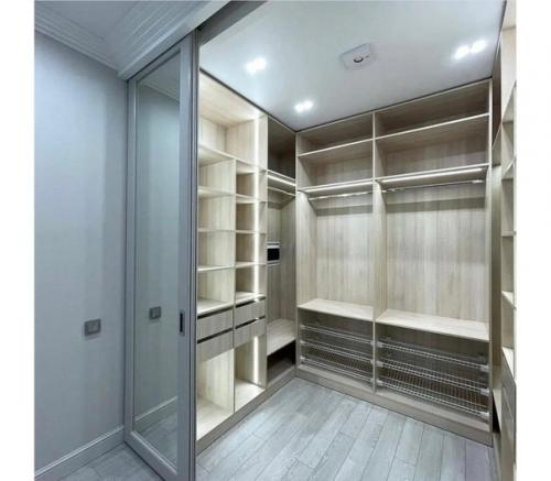 Гардеробная в нише. Здорово получилось. 02