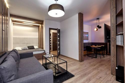 Современный, лаконичный интерьер квартиры - студии, в которой проживает молодой холостяк. 03