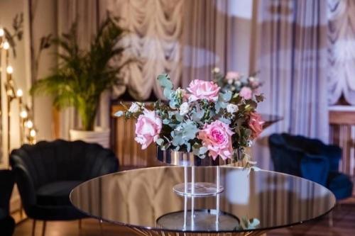 Свадебное торжество прямо во дворце бракосочетания. 03