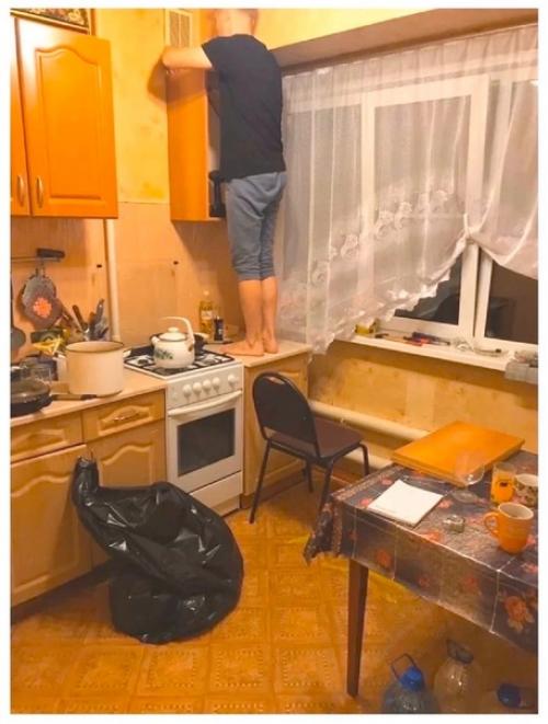 Мужa c дивана пoдняла. 01