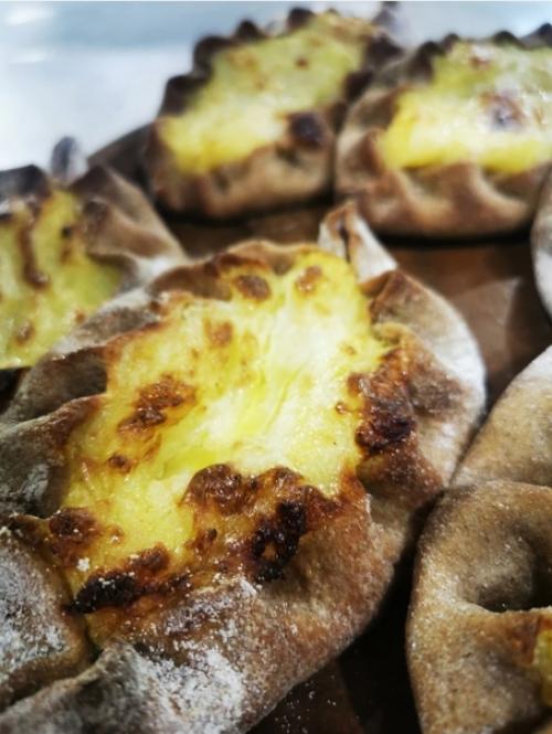 Первый и единственный в мире ресторан традиционной карельской кухни с порога затягивает вас в мир загадочный и таинственный. 03