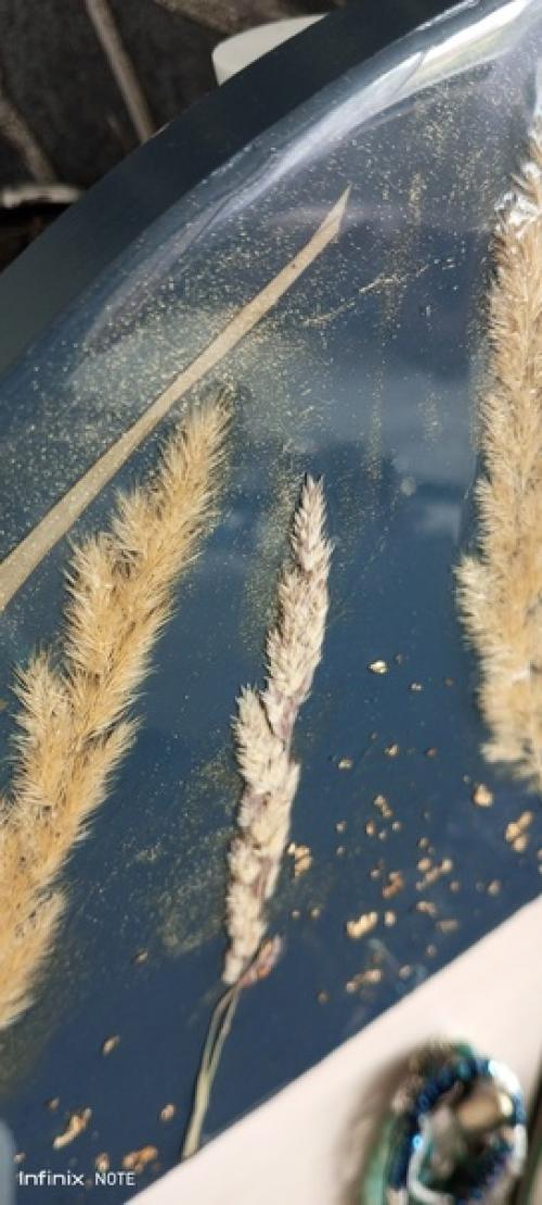 Помните я писала пост о том что решила декорировать мебель смолой. 02