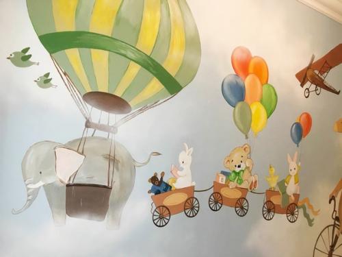 Здравствуйте, соседи!  Я профессиональный художник и занимаюсь росписью стен. 06