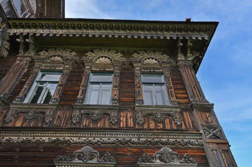 Русская глубинка: заброшенный, но всё ещё шикарный особняк в заброшенной деревне. 03