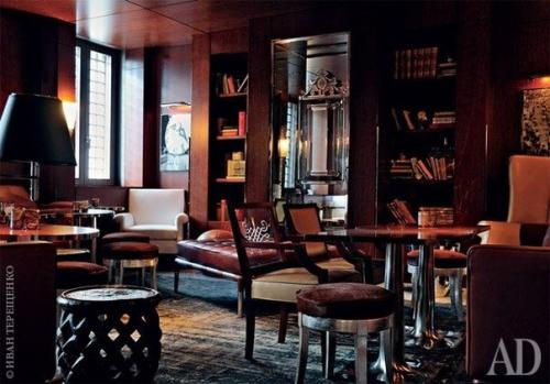 Отель в Венеции по дизайну Филиппа старка.

