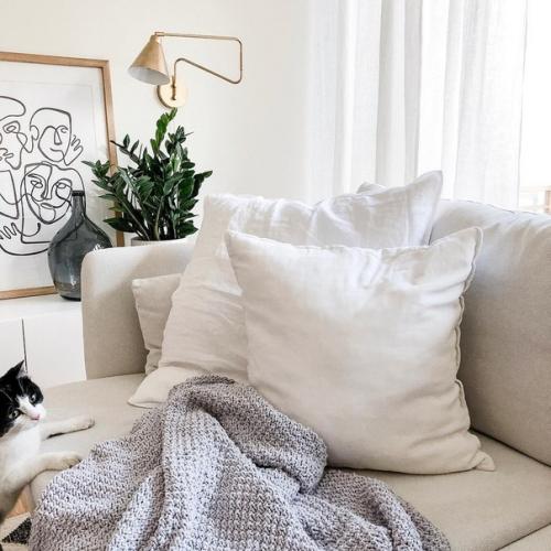 Белые стены, деревянная мебель и декор, растения и уютный текстиль - классика скандинавского стиля в интерьере. 05