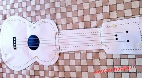 Подушка - гитара.  Вы любите делать диванные подушки сами! 03